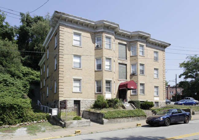 Center Plaza Apartments in Pittsburgh, PA - Building Photo - Building Photo