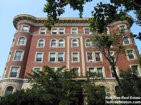 2 Ware St, Unit 511 in Cambridge, MA - Building Photo