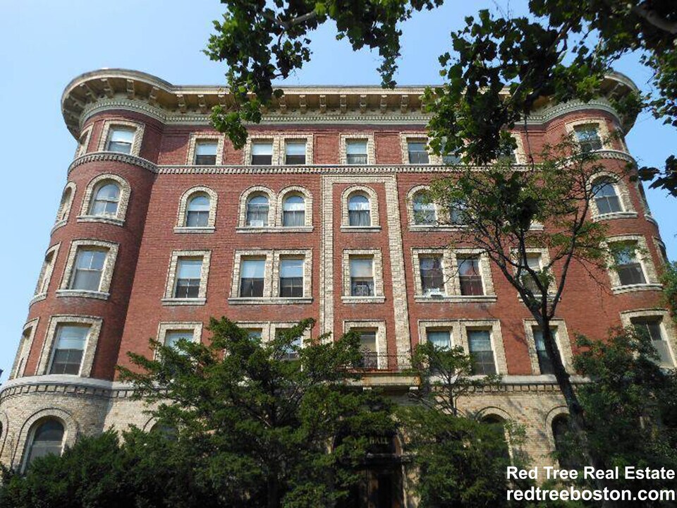 2 Ware St, Unit 511 in Cambridge, MA - Building Photo