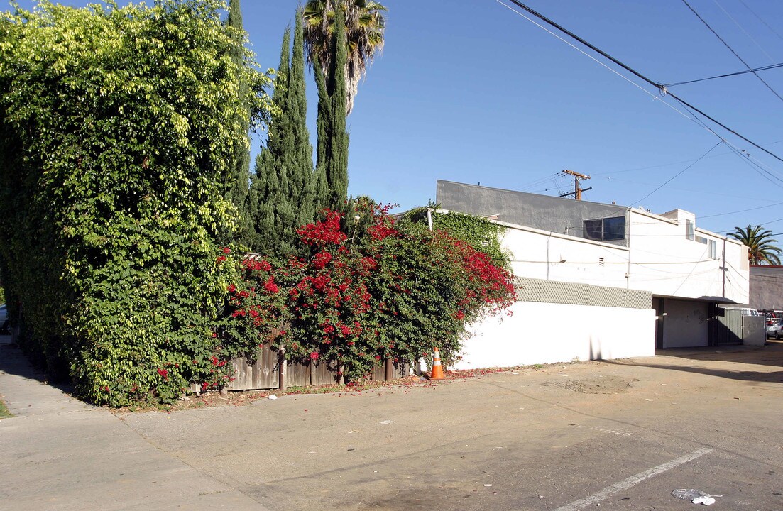 3760 Kelton Ave in Los Angeles, CA - Foto de edificio