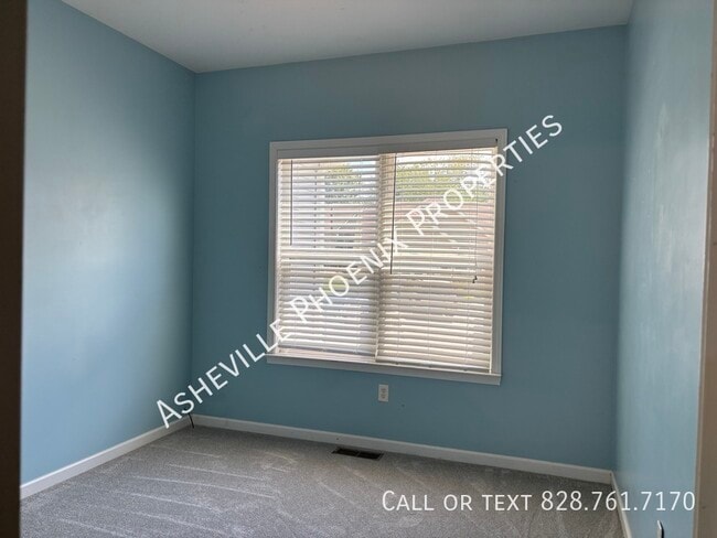 52 Woodcreek Cir in Swannanoa, NC - Building Photo - Building Photo