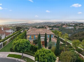 9 Pelican Crest Dr in Newport Beach, CA - Building Photo - Building Photo