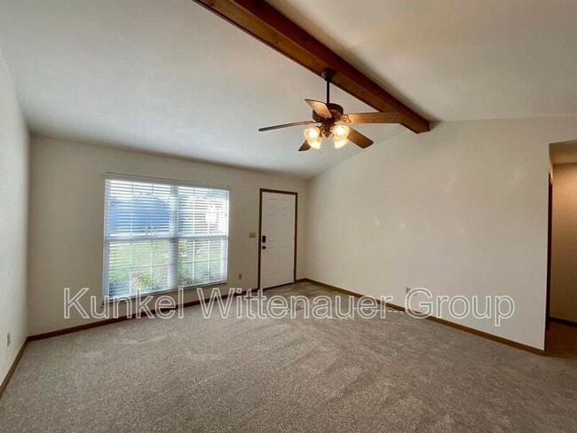 614 Carol Ann Dr in O'Fallon, IL - Foto de edificio - Building Photo