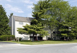 1840 Brownstone Blvd in Toledo, OH - Foto de edificio - Building Photo