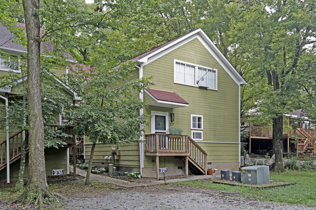 227-243 S Gregg Ave in Fayetteville, AR - Foto de edificio - Building Photo