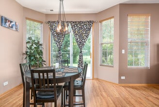 1440 Millbrook Dr in Algonquin, IL - Building Photo - Building Photo