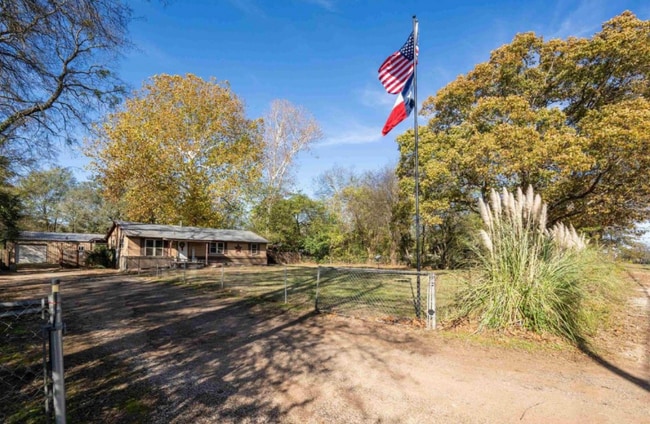 property at 3015 S Henderson Blvd