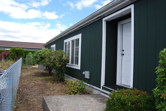 1615 SW Wright St in McMinnville, OR - Foto de edificio - Building Photo