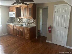 117 Roosevelt Ave in Islip, NY - Building Photo