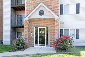 Foxboro Apartment Homes in Omaha, NE - Foto de edificio - Building Photo