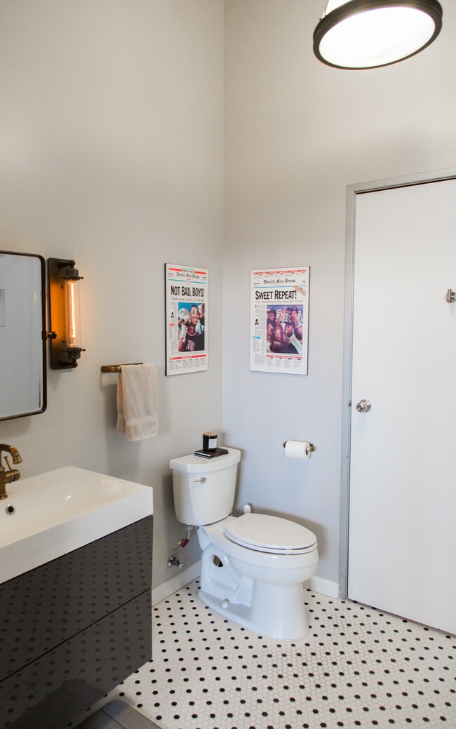 420 S San Pedro St, Unit 222 in Los Angeles, CA - Building Photo - Building Photo