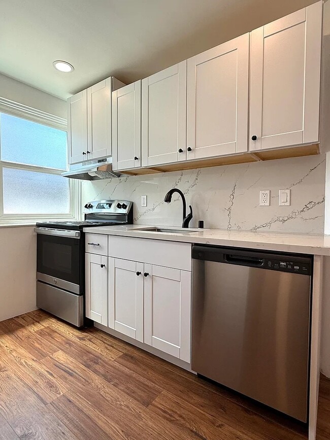 1217 Tata Ln
