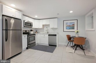 32 W St NW, Unit B in Washington, DC - Foto de edificio - Building Photo