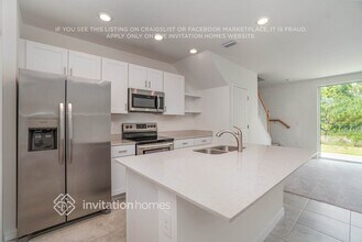 7169 Greenwood Park Cir in Ft. Myers, FL - Foto de edificio - Building Photo