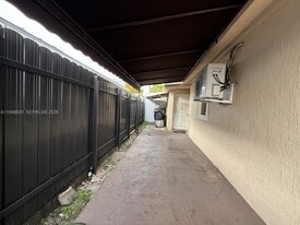 411 W 31st Pl in Hialeah, FL - Building Photo