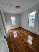 83 1/2 Summer St, Unit Unit 2 in Salem, MA - Building Photo - Building Photo