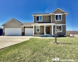 5308 St Andrews Cir in Des Moines, IA - Building Photo