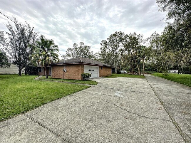 722 W Alamo Dr in Lakeland, FL - Building Photo - Building Photo
