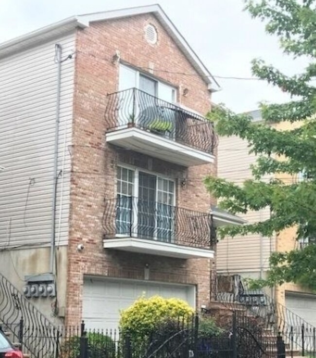 213 Badger Ave Apartments and Nearby Newark Apartments For Rent