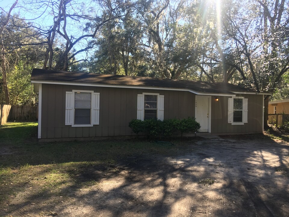 1935 NW 31st Pl in Gainesville, FL - Building Photo