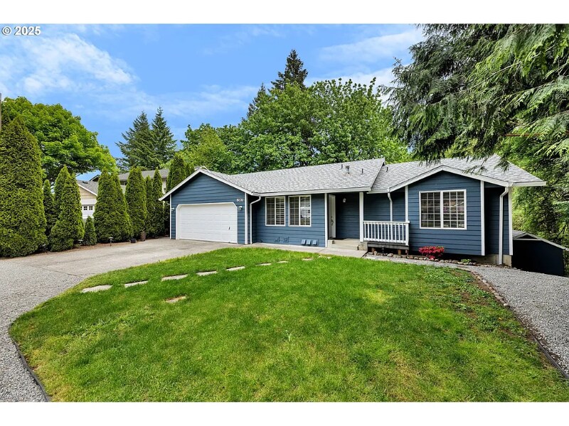 1320 NW Maple Ln in Camas, WA - Foto de edificio