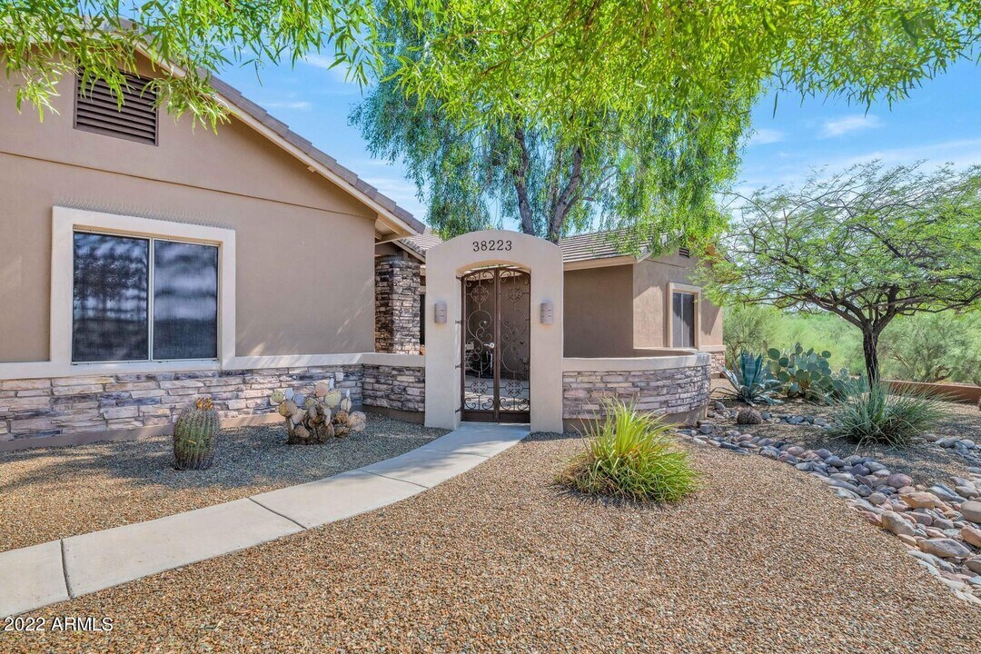 38223 N 18th St in Phoenix, AZ - Building Photo