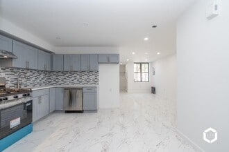 93-04 177th St in Queens, NY - Building Photo - Building Photo