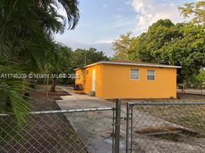 1605 NW 127th St in North Miami, FL - Building Photo