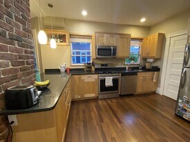 217 Harvard St, Unit 2R in Cambridge, MA - Building Photo