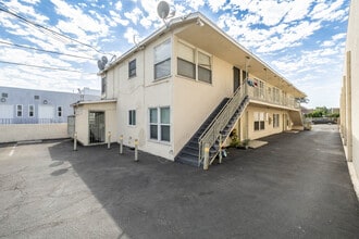 2041 W Martin Luther King Jr. Blvd in Los Angeles, CA - Foto de edificio - Building Photo