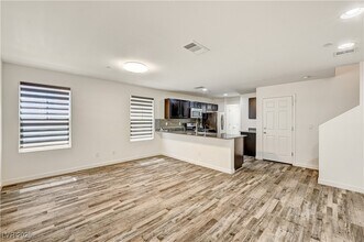 1050 Spotted Saddle St in Henderson, NV - Building Photo - Building Photo