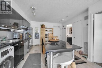 19 Singer Ct in Toronto, ON - Building Photo - Building Photo