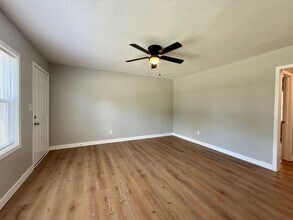 2204 S Hydraulic Ave in Wichita, KS - Building Photo - Building Photo
