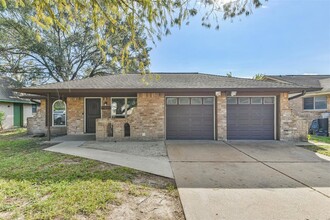 7623 Yellow Pine Dr in Houston, TX - Building Photo - Building Photo