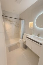 1615 NE 108th St in Miami, FL - Building Photo - Building Photo