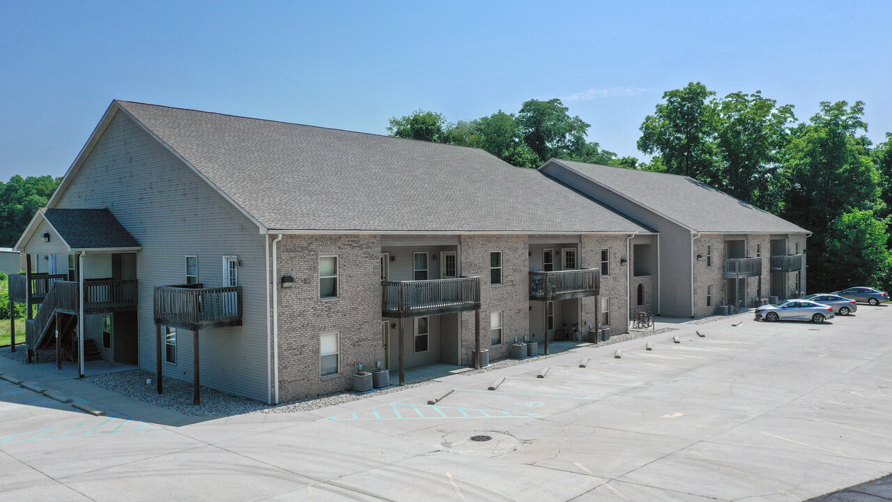 Ashton Apartments in Terre Haute, IN - Building Photo