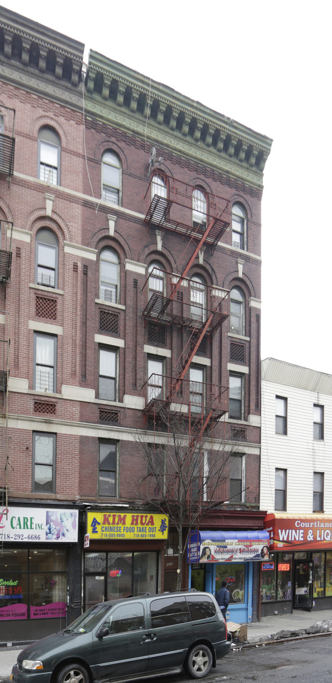 628 Courtlandt Ave in Bronx, NY - Building Photo - Building Photo