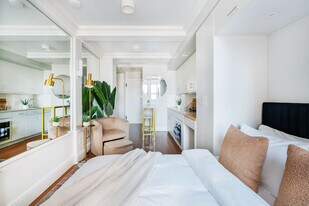 240 W 73rd St in New York, NY - Building Photo