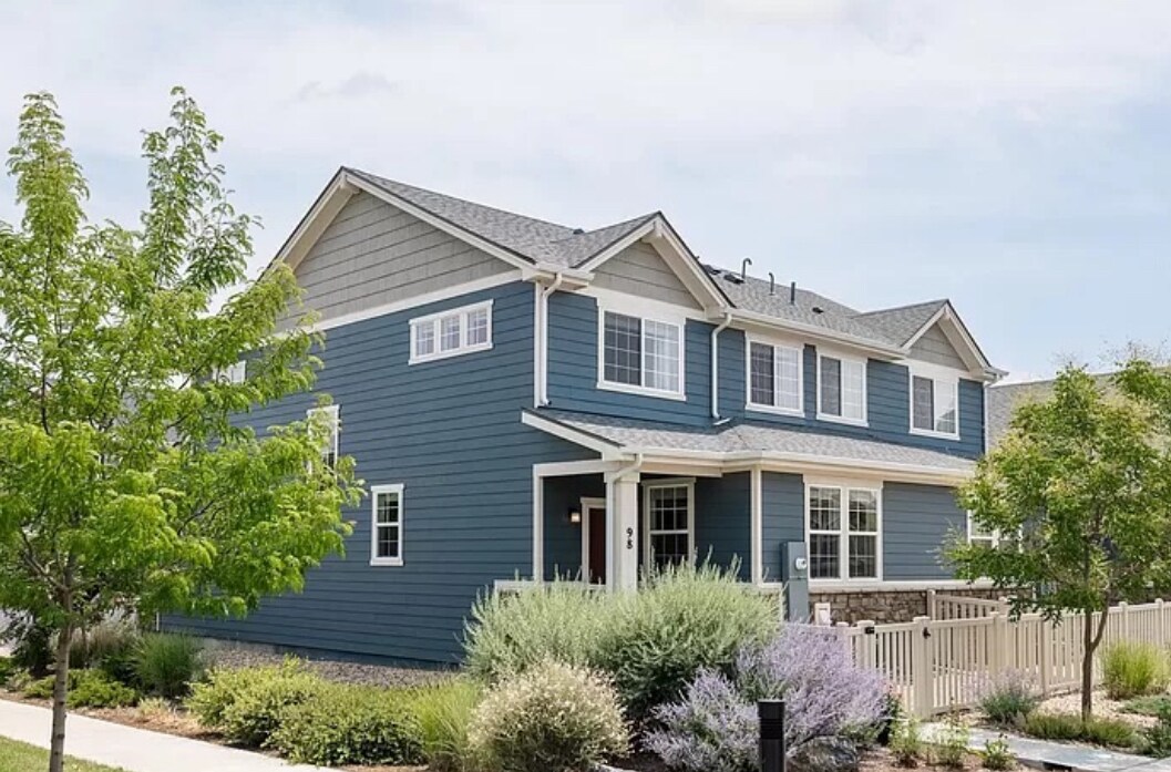 98 Jackson Pl in Erie, CO - Foto de edificio
