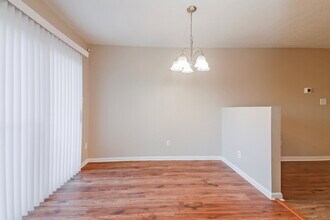 5513 Lake Garden Ct in Raleigh, NC - Building Photo - Building Photo