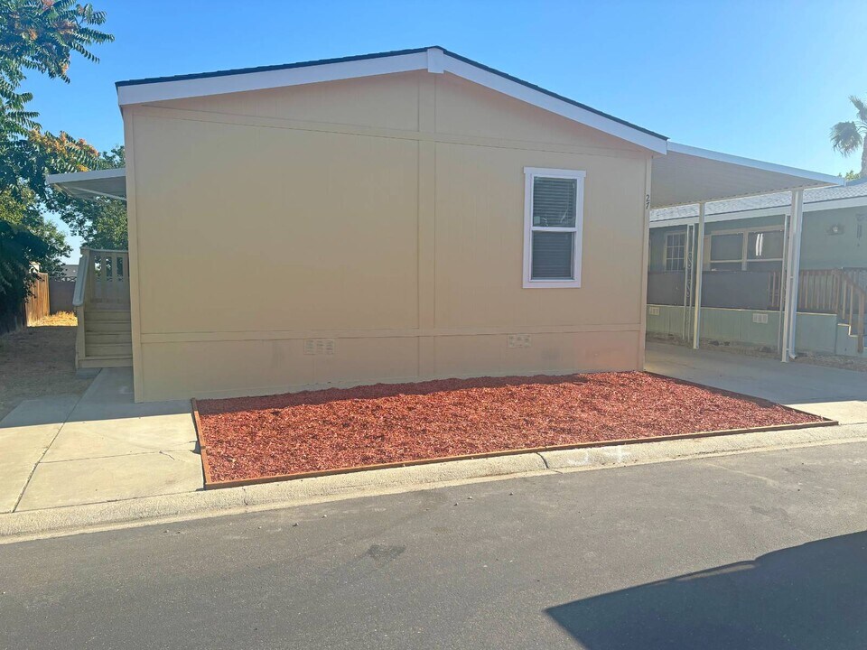 123 N 10th St in Taft, CA - Building Photo