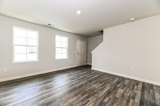 723 Ruston Dr SE in Bolivia, NC - Foto de edificio - Building Photo