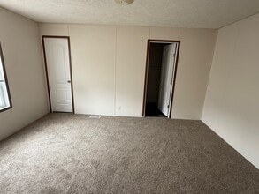 241 E Birdsall Dr in Battle Creek, MI - Building Photo - Building Photo