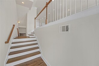 860 Stonehill Ln in Atlanta, GA - Building Photo - Building Photo