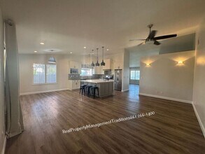 3651 W Avenue J5 in Lancaster, CA - Building Photo - Building Photo