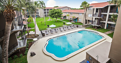 Fountain Court Apartments in St. Petersburg, FL - Foto de edificio - Building Photo