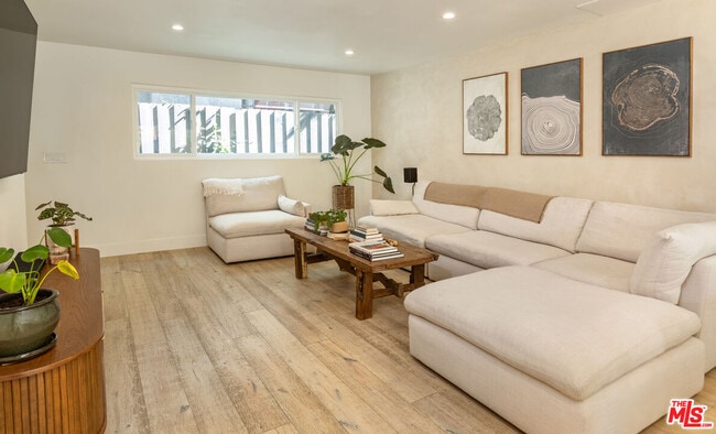 9015 Cynthia St in West Hollywood, CA - Building Photo - Building Photo