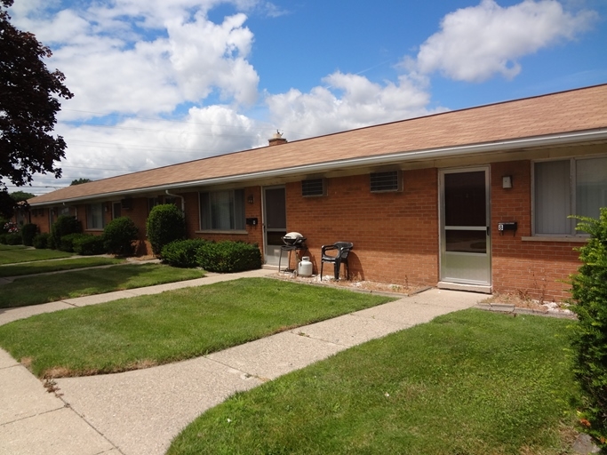 Warren Dequindre Apartments in Warren, MI - Building Photo