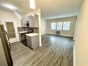 218 Santillane Ave in Coral Gables, FL - Building Photo - Building Photo
