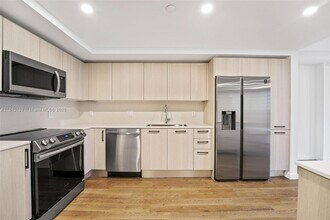 1500 Bay Rd, Unit N-0725 in Miami Beach, FL - Building Photo - Building Photo